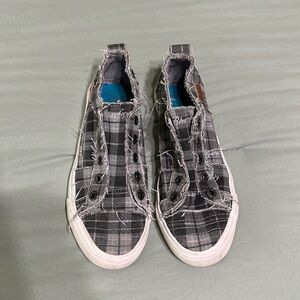 These are size 10 blowfish slip on sneakers.
